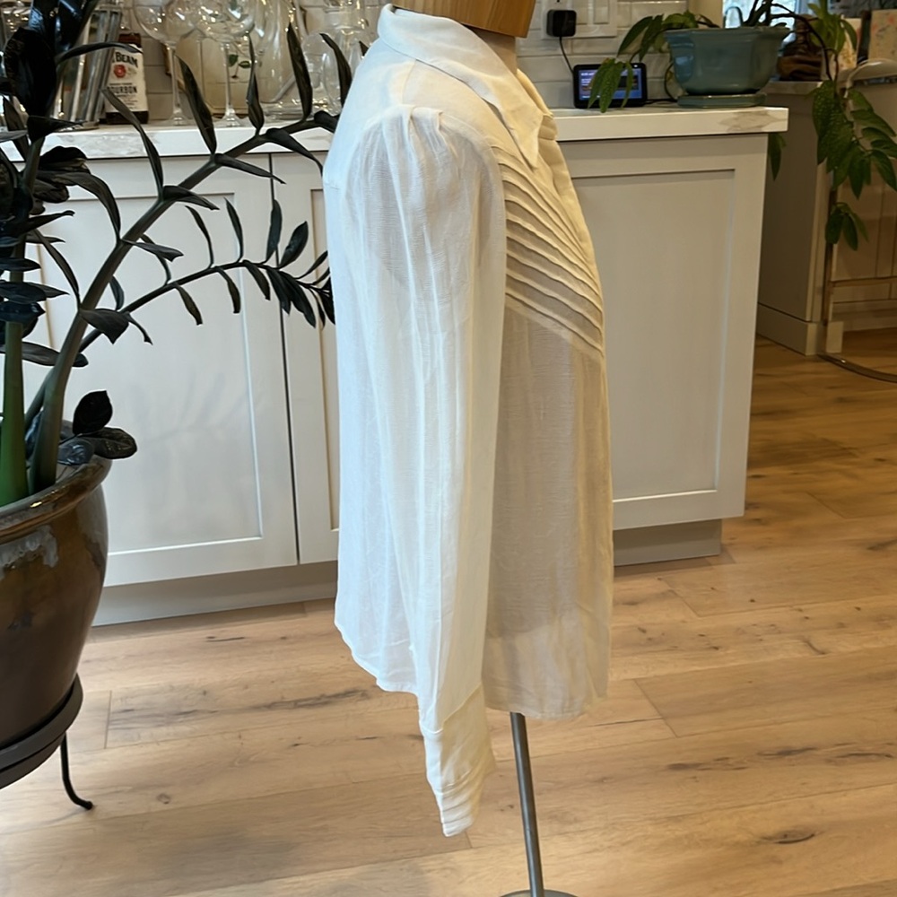 Elegant White Women's Top - Picture 6 of 10